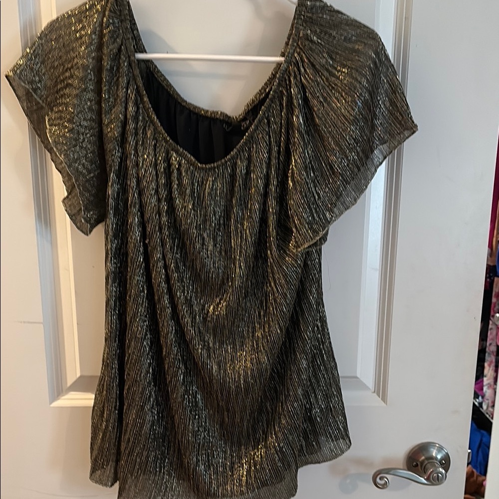 Bobeau Gold Flutter Sleeve Ruffled Blouse